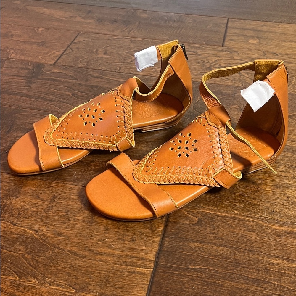 ELF Savannah Leather Sandals, size 7 - Picture 3 of 8